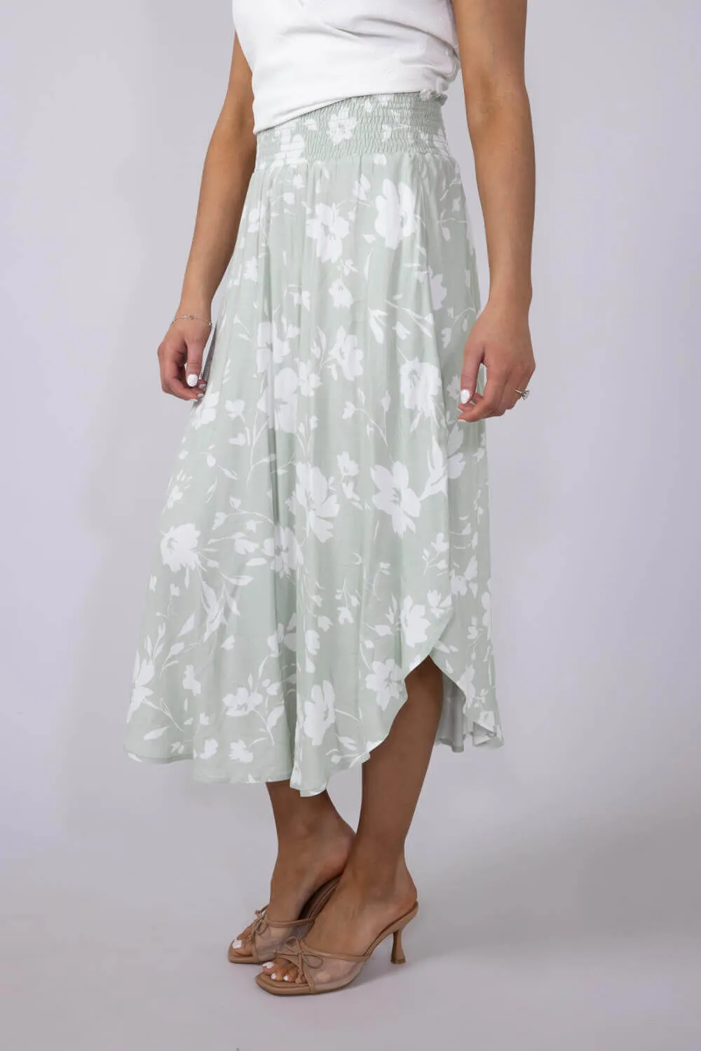 Ditsy Floral Hi-Low Midi Skirt for Women in Sage | VNS16762Q7-SAGEWHITE