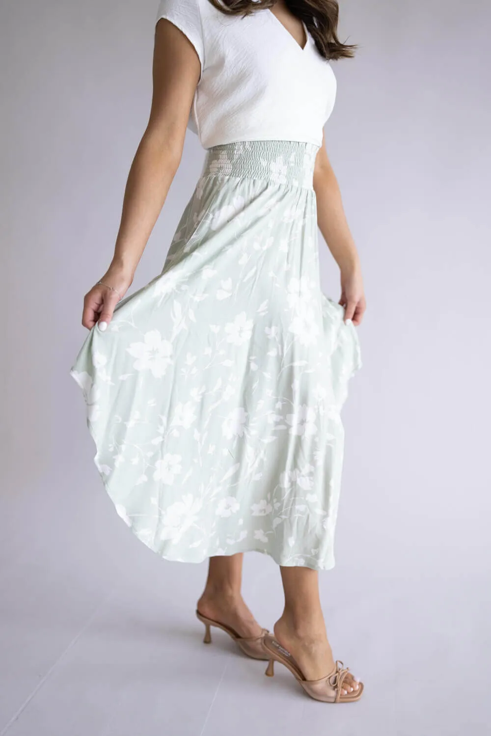Ditsy Floral Hi-Low Midi Skirt for Women in Sage | VNS16762Q7-SAGEWHITE