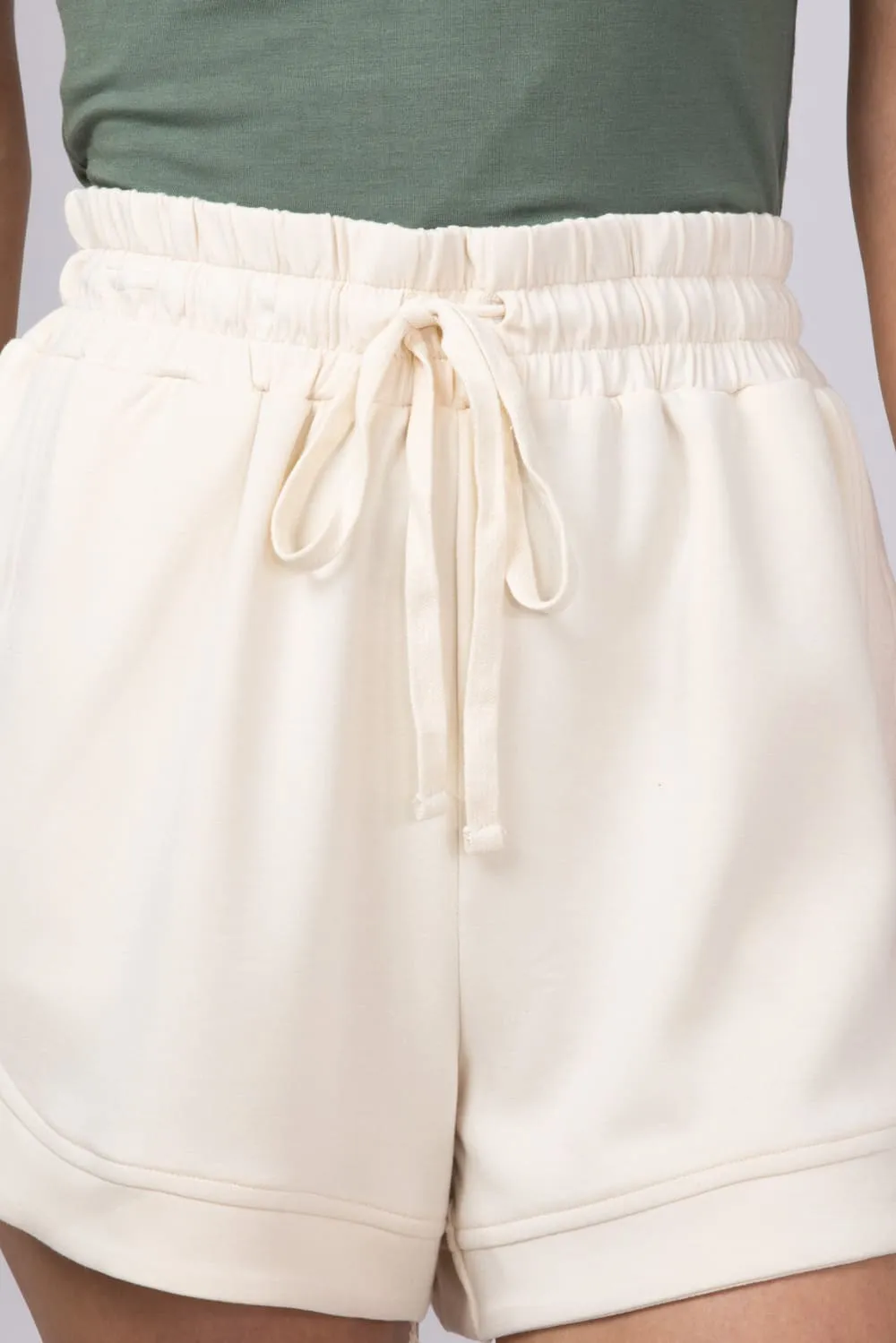 Scuba Knit Loose Sweat Shorts for Women in Off White | DZ25C563-ALPACA