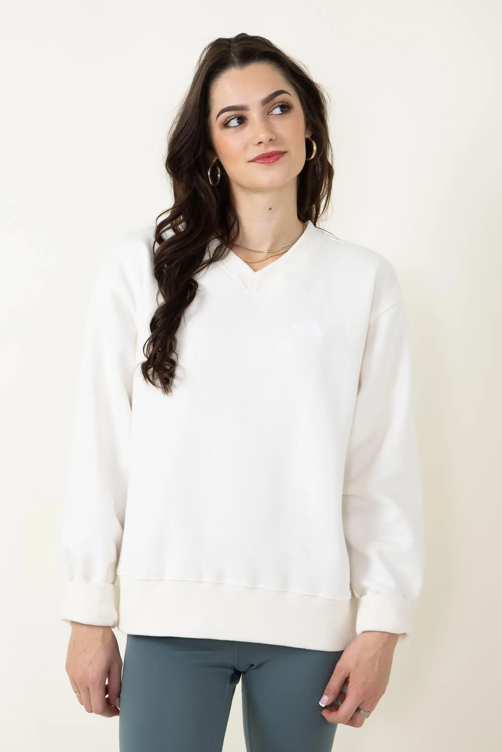The North Face Evolution V Neck Sweatshirt for Women in White | NF0A86UQ-QLI